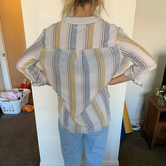 Beachy button down! - Picture 4 of 4